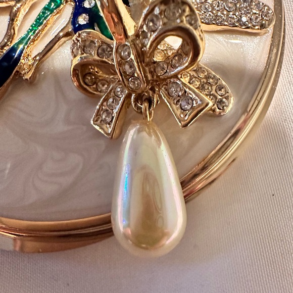 Elegant Vintage Peal Pendant with rhinestones - Picture 2 of 8